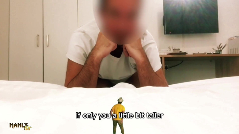 Manlyfoot: Probleme cu omul mic - colegă de cameră uriașă - prinsă strecurându-se -...