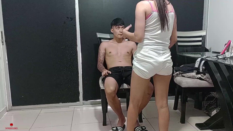 Rouss: Chị kế của tôi đang và nhảy múa tôi gợi cảm để...