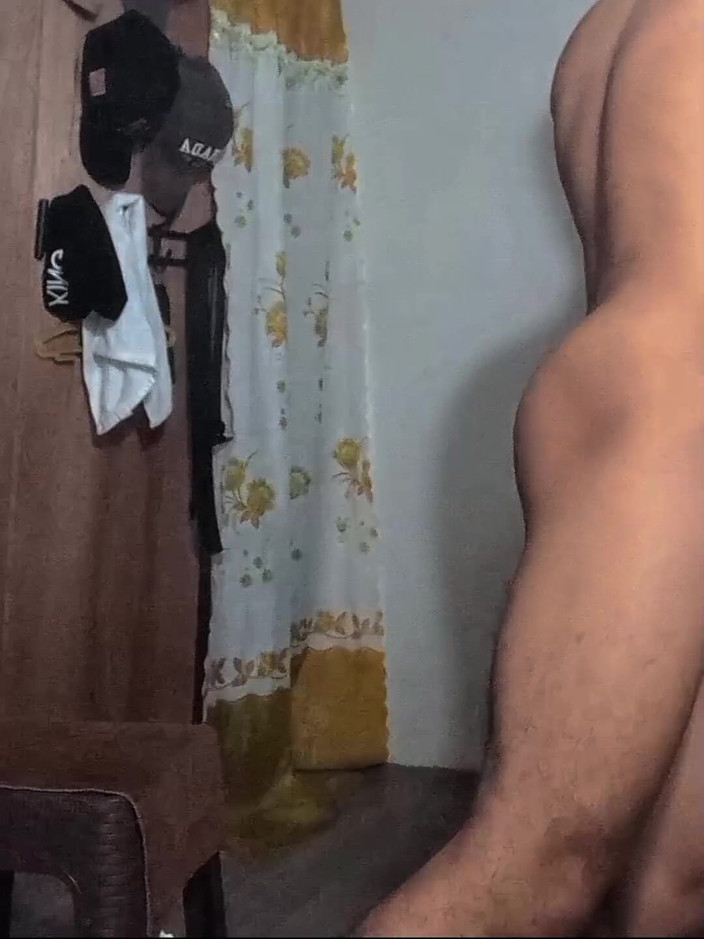Rouge_eastson: Yarağımla oynuyorum