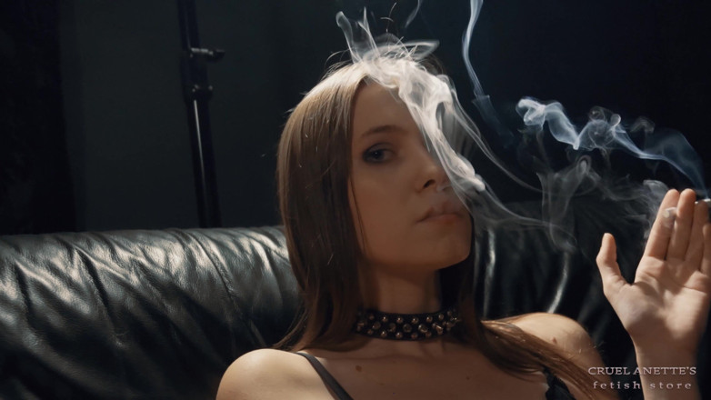 Cruel Anettes fetish world: Кассі курить