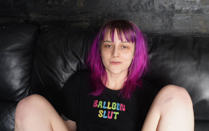 Alice Bean: Оргазм Alice Bean: странная девушка дрочит
