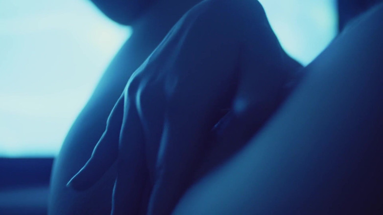 Adalina Smith: Humeur bleue - ralenti, squirt, gros plan