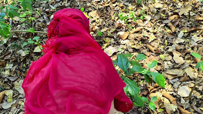 Ankush raj: Ritika était partie se promener dans la forêt pour battre le...