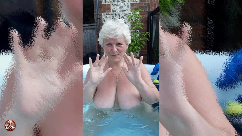 Uk Joolz: Lesbijki Cycek Z Wanną Z Hydromasażem Fest!