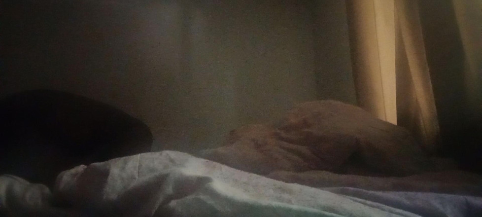 Andrew Adams: Je me tape le cul sur mon lit depuis ma...