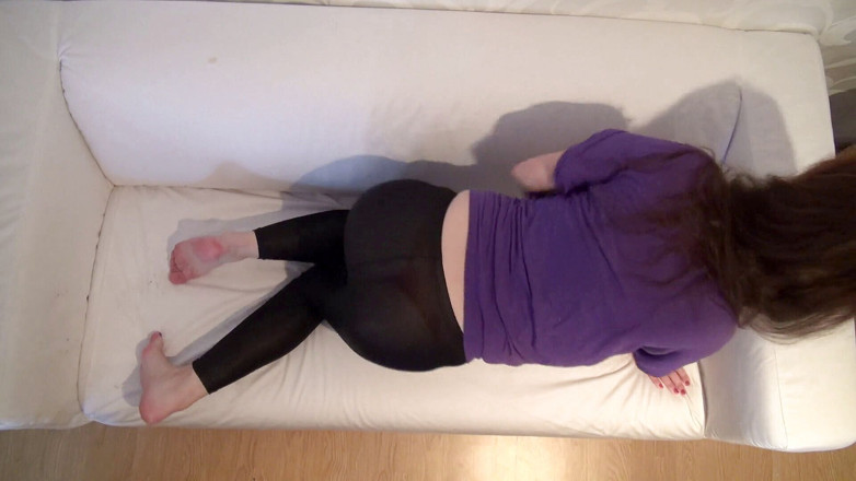 All Those Girlfriends: Kesidy Bella, bombasse séduisante, aime doigter sa chatte mouillée
