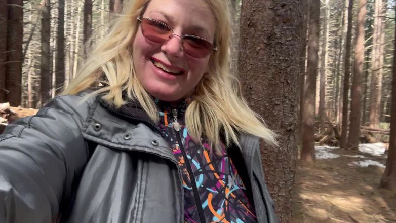 Putarankahotmilf: Pisse dans les bois le jour d'hiver