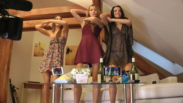 Leon Lambert Girls Twerk Parties CFNM: Tarian seru teman cewek hot