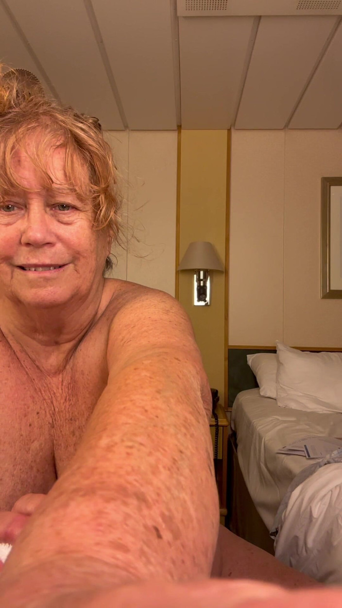 Big Ass 4 U: Ура зняти мій купальний костюм