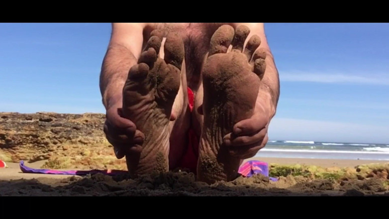 Manlyfoot: Sandy Feet - salzige Sohlen - Mannfuß, große männliche Füße in Southside...