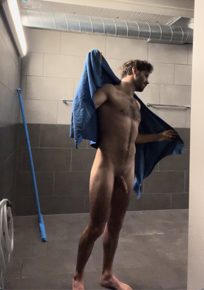 ElioBotticelli: Ich werde beim masturbieren in der öffentlichen dusche erwischt