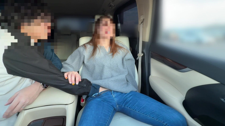 LuuLee0804: Ho sistemato una donna sposata in macchina mentre ero al...