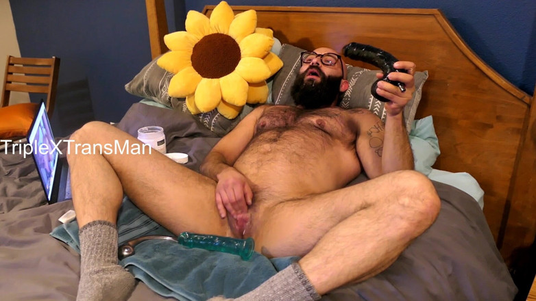TripleXTransMan: Pancut dengan dildo dalam tekak
