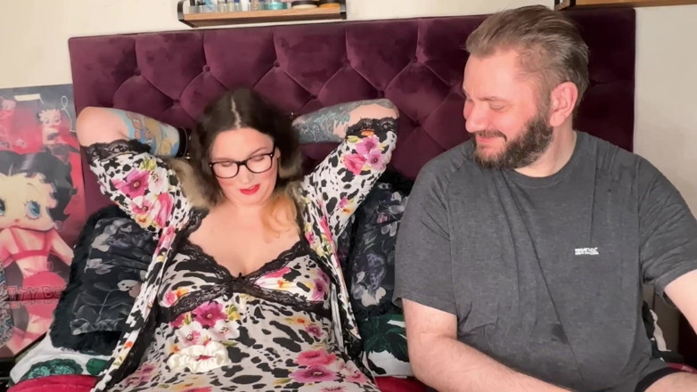 MissFFW: Une pute perverse déballe sa sélection de nouveaux jouets