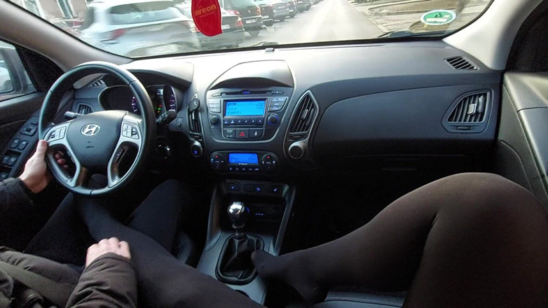 Step Mommy: Une femme mature élégante prend un taxi le matin pour se...