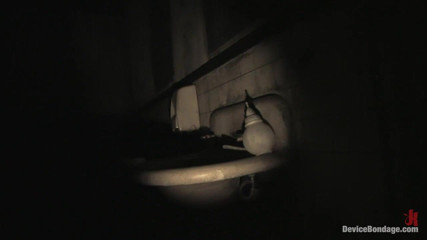Device Bondage by Kink: Box-schlampe
