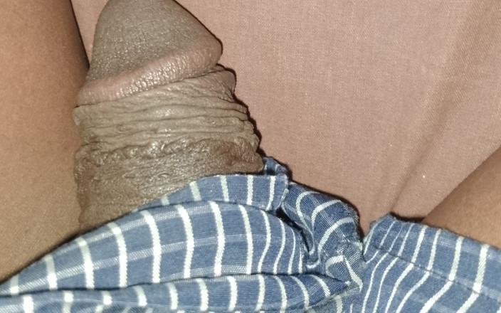 Chris munyovhi95: Munyovh95 masturbându-i pula într-o sesiune de dimineață