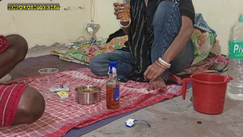 Bengaliauntykichut: Imprezował z żoną Desi, a następnie uprawiał seks