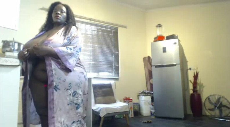 Legendary Booty Overdose: Une BBW africaine à gros cul se fait taquiner