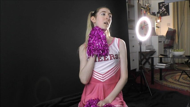 Red Heaven Media Transgender: Séance photo avec une pom-pom girl !