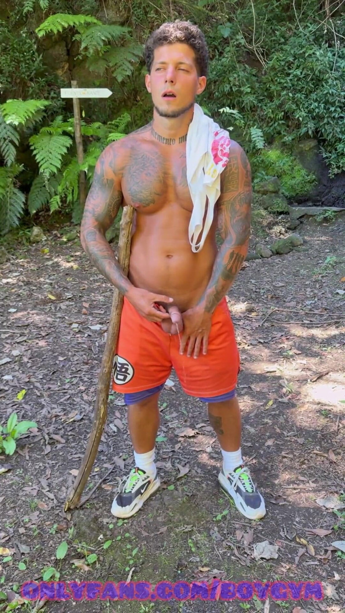 BoyGym: Pisse plus proche dans la forêt ! Je pense que quelqu’un...