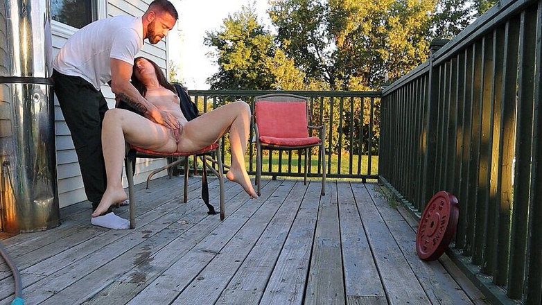 JessTonySquirts: Squirting in pubblico (i vicini mi guardano)