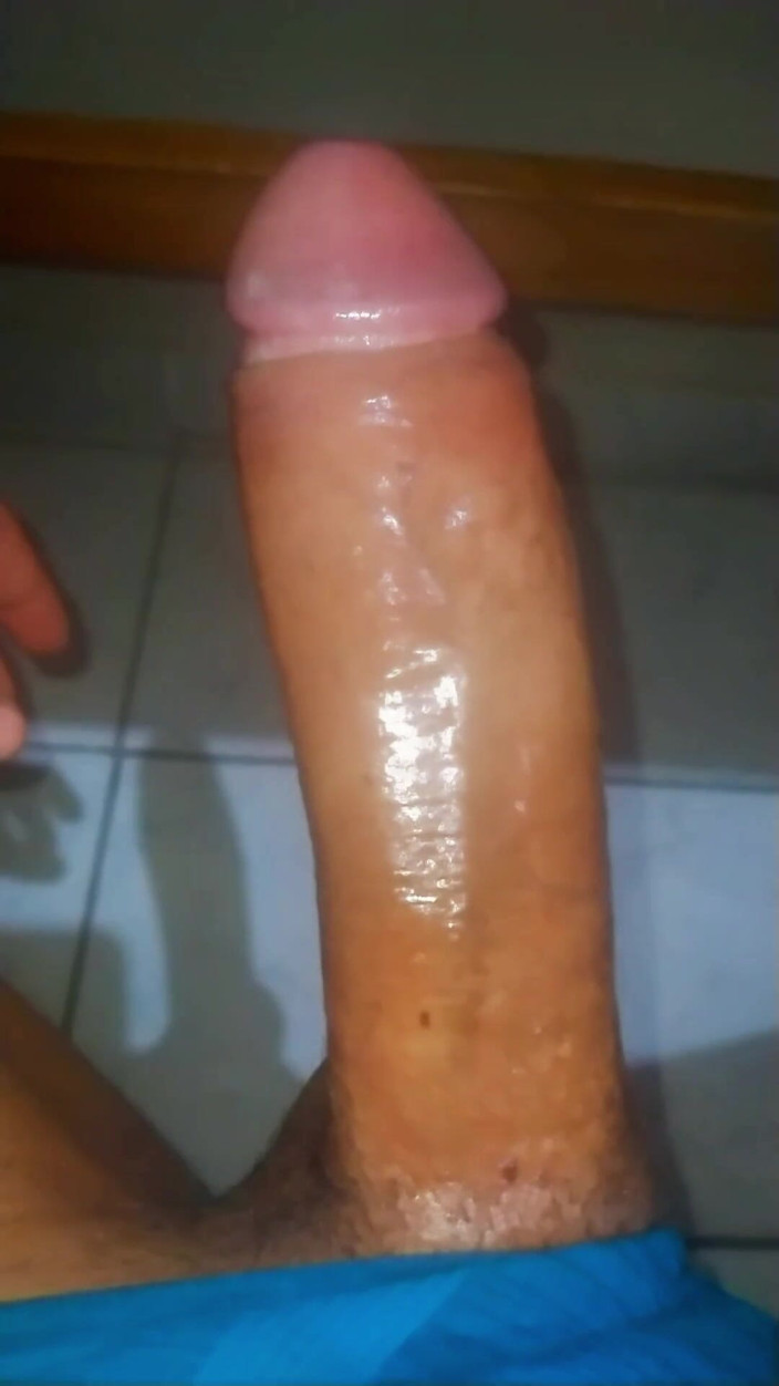 Naughty Cock: Crot sambil nonton video teman-teman. Penasaran apakah istrinya suka banget...