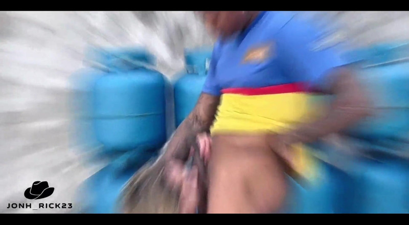 Jonh Rick: Я з'їв кухню білявої корови в обмін на знижку на газ