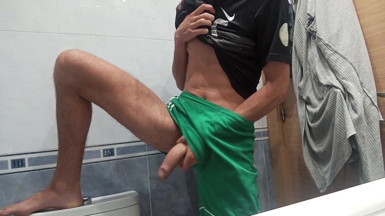 Elvissc: 내 친구가 내 큰 Flaccid 자지로 헬리콥터를 해달라고 부탁했어