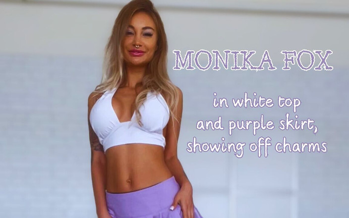 Monika Fox: Monika Fox tạo dáng trong chiếc áo trắng, váy màu tím...