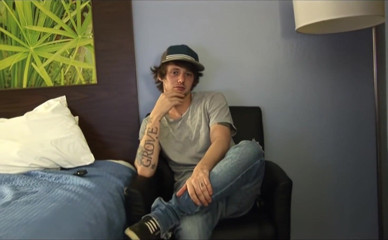 Jay's Amateur Straight Guys: Skyler는 주말에 문신 가게에 한 번 갇혔습니다....