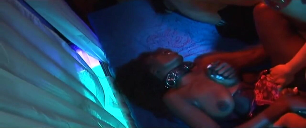 Night wank: Zenci olgun hatun sarkık rosebud damlayarak derinden yumrukla sikiliyor