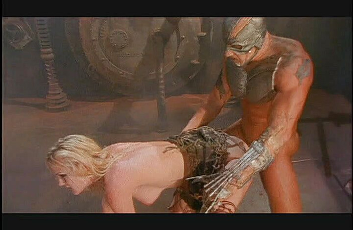 Cryptostudios: Gladiator mengongkek hamba awek yang paling cantik