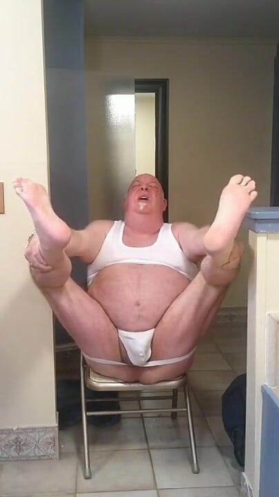 beardaddychub: Striptease de contratante