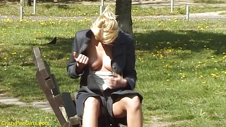 Crazy pee girls: Справжні водні види спорту