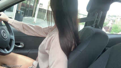 SophiaSmithUK: Une fille sexy va conduire