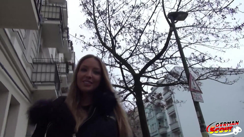 German Scout: German scout- la teen del college kim davis