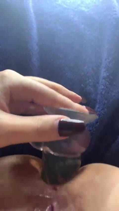 HureJacqueline: Dildo dikongkek dubur
