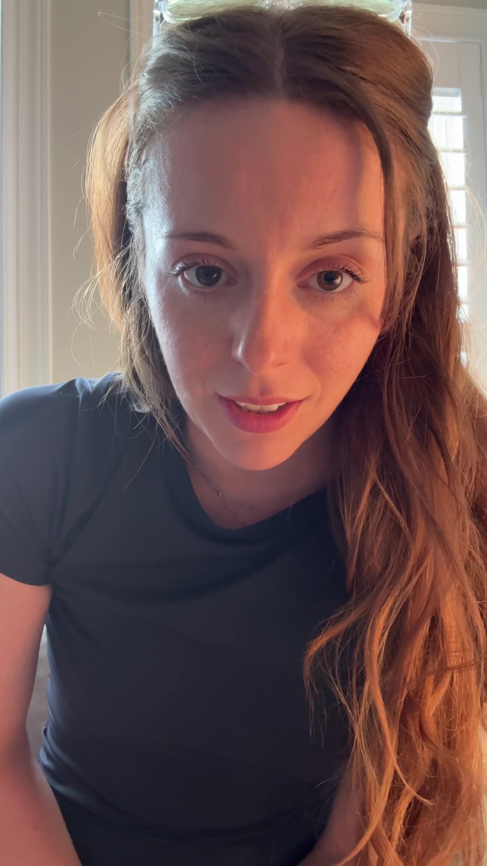 Nadia Foxx: Cewek cantik berkaca mata ini ngasih tau caranya stroke yang...