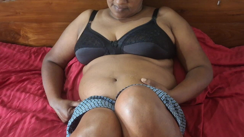 Teena New: Ghetto-schlampe mit dickem hintern auf dem bett