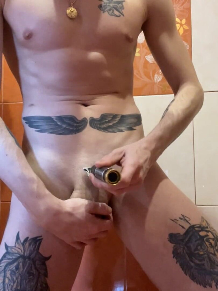 Falcon Al: O cara se filmou fazendo um corte de cabelo íntimo no...