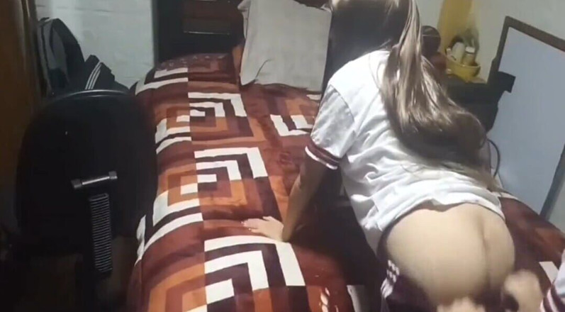 Astrid Cute: Studentessa nella stanza dopo il college! Si lasciano a fare...