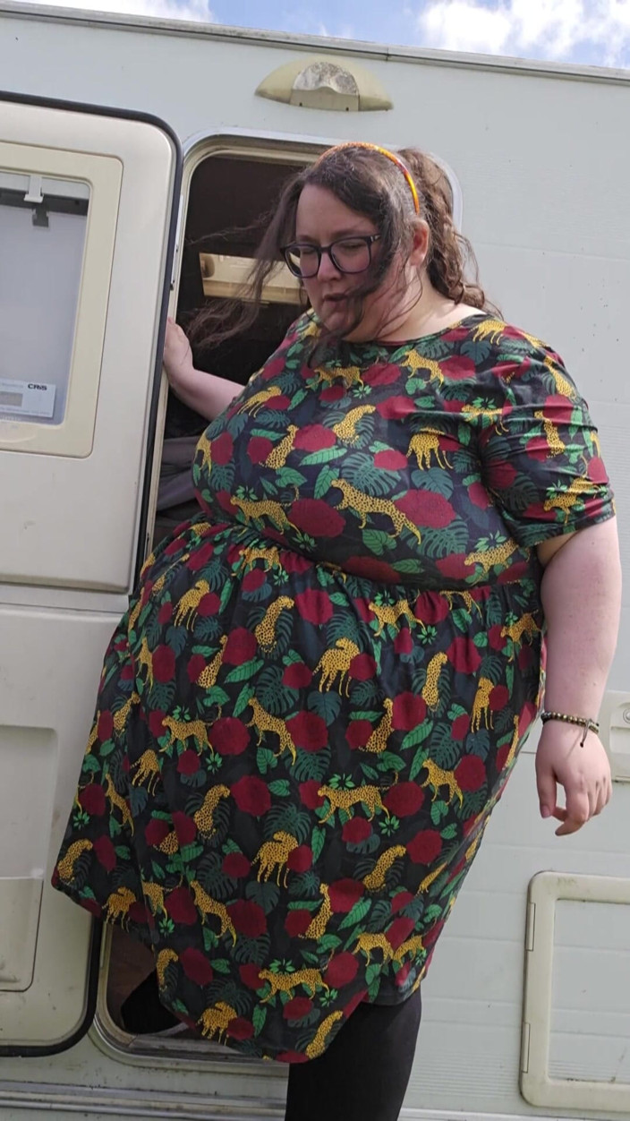 SSBBWLadyBrads: Жиробасина ледибрадс против двери фургона
