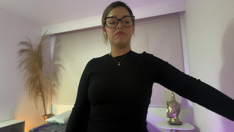 FelipeSkullX: Min styvmamma pressar ut all sperma ur min kuk så...