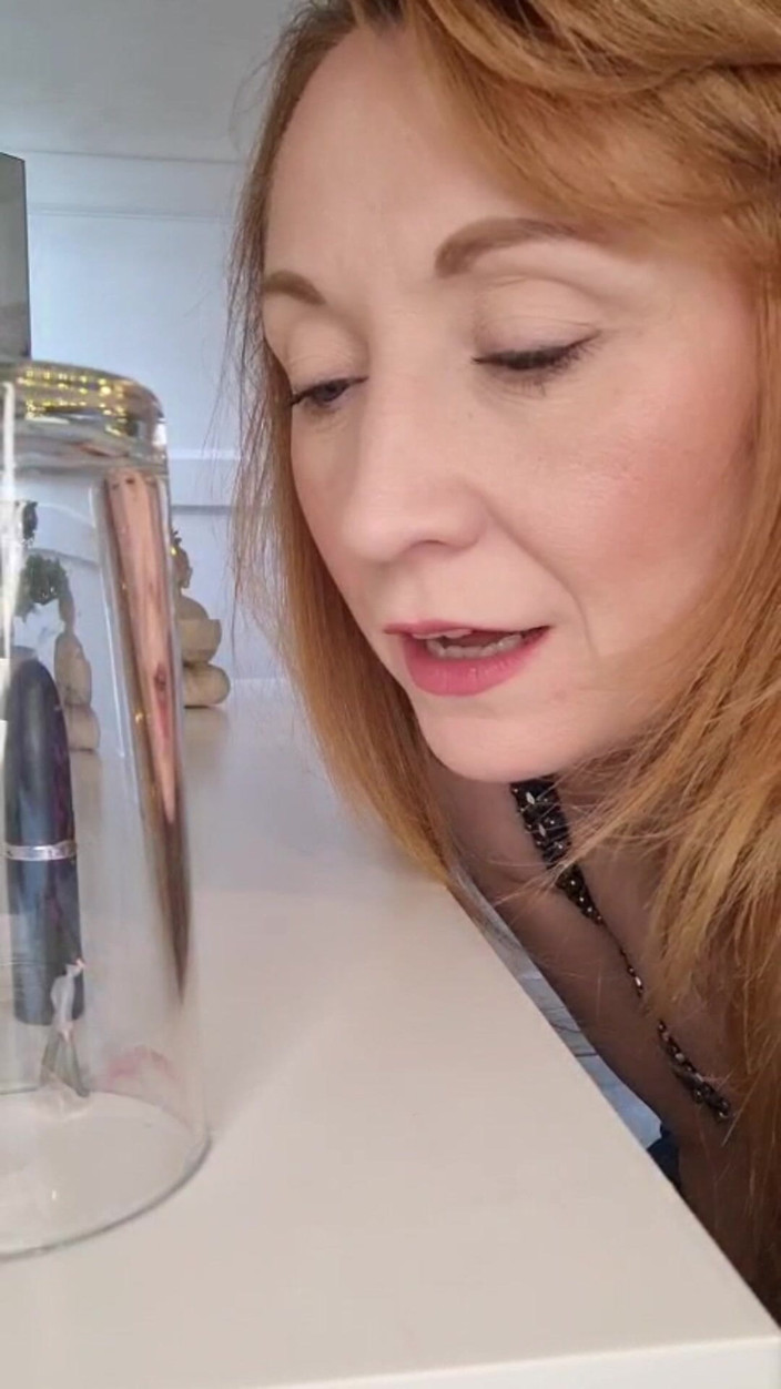Lily kink: Giantess kink захоплює вас під склом