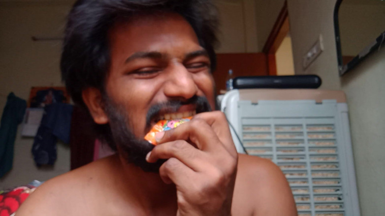 KUMBHA MANOJ KUMAR: Xhard människor bara incon pop videor 2026