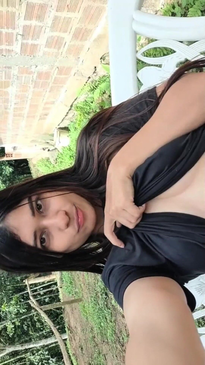 Yulieth Gomez: La actriz porno Yulieth Gomez se masturba