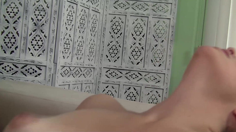 SEXUAL SIN: Lepší s tátou scéna-1 prsatá brunetka miluje šukání se svým sugar...