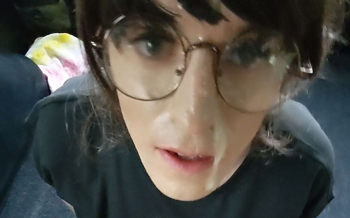 TV_Helena: Tranny Dostane výstřik na obličej po kouření v autě! Veřejná...