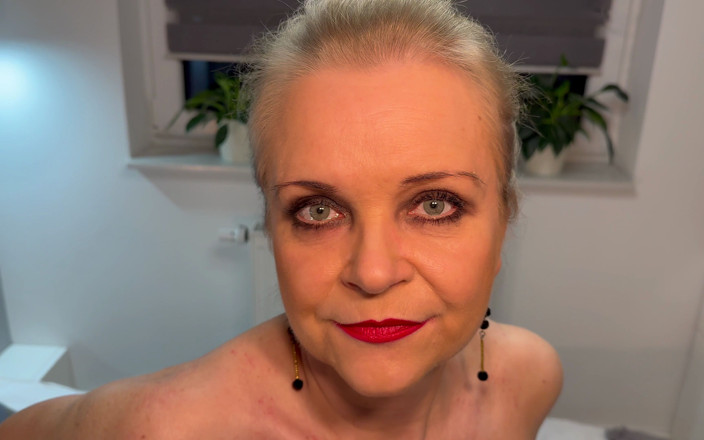 Misses_Jenny: Une belle-mère charmante trompe son jeune amant